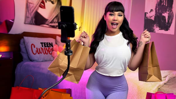 Beca Barbie-Thick Influencer Accidentally Fucks in Front of Fans
